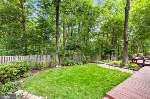8006 Middlewood Pl, Springfield VA  22153-1928 exterior