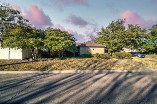 14813 Sopras Cir, Addison TX  75001-4412 exterior