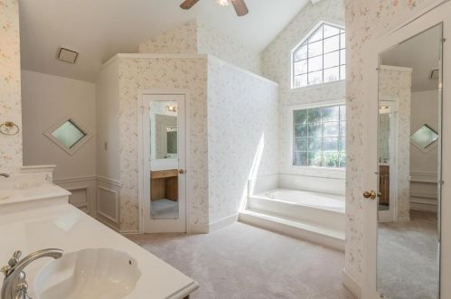 2102 Antibes Dr, Carrollton TX 75006-4327 exterior