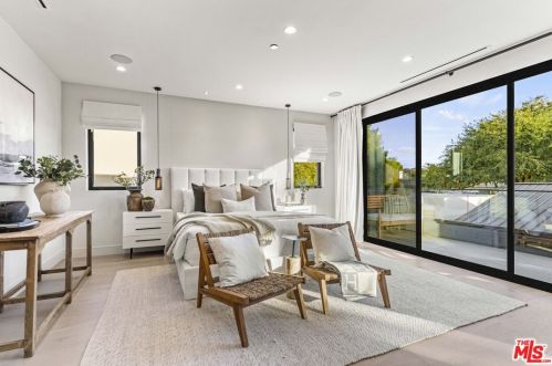 15754 Morrison St, Van Nuys CA  91436-1544 exterior