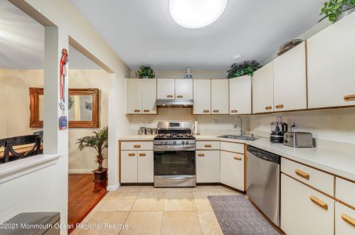 703 Zlotkin Cir, East Freehold, NJ 07728-4360