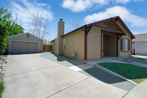 6793 Alamar Way, Elk Grove, CA 95758-6272