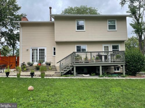 6105 Thomas Dr, Springfield VA  22150-1349 exterior