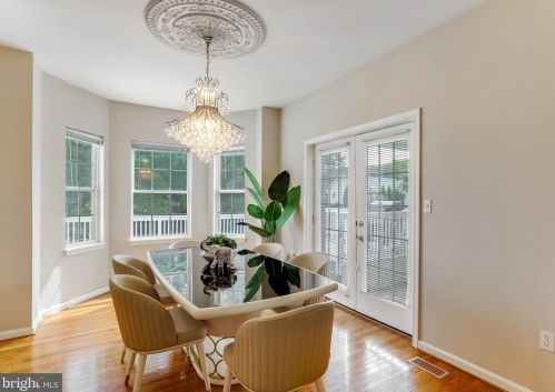 6803 Braddock Rd, Springfield VA  22151-3601 exterior