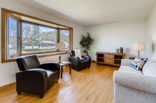 192 Bellwood Ave, Saint Paul, MN 55117-1909