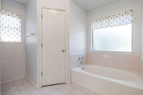 5736 Straightaway Dr, Fort Worth TX  76117-1594 exterior