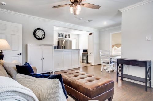 1642 Crst Rdg Dr, Dallas TX  75228-3030 exterior