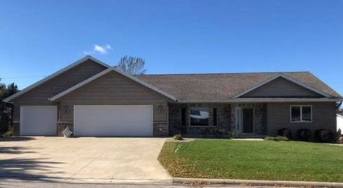 810 Hollerud St, Nevada, MN 55953-9719