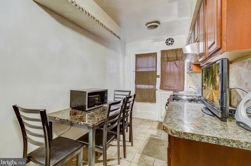 6004 10th St, Philadelphia PA 19141-3703 exterior