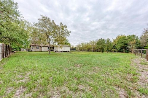 810 Sledge St, Uhland TX 78640-5609 exterior