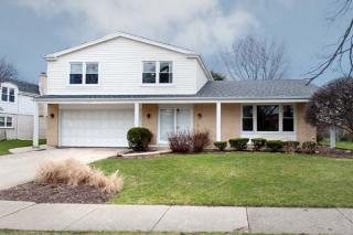 3835 Michael Ln, Glenview, IL 60026-1055