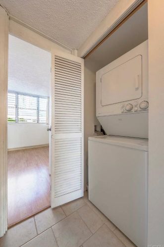 500 University Ave, Honolulu HI  96826-4904 exterior