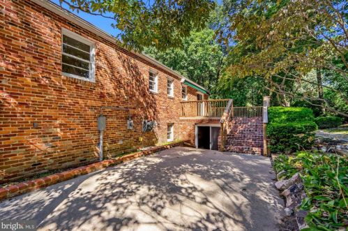 7301 Lackawanna Dr, Springfield VA  22150-4418 exterior