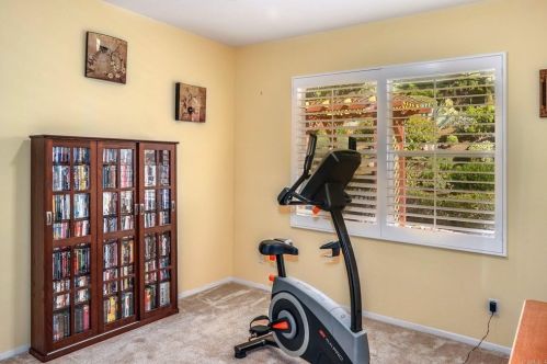 1911 Goodwin Dr, Vista CA  92084-2590 exterior
