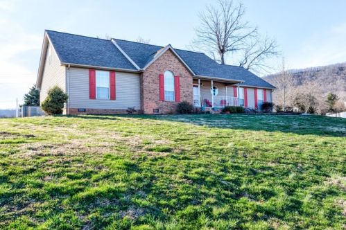 231 Springfield Ln, Jacksboro, TN 37757-2235