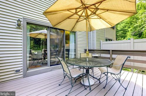24 Manor Dr, Princeton NJ  08540-1629 exterior