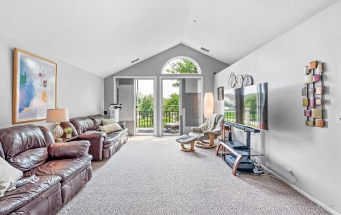 1680 Columbia Cir, Hanover Park, IL 60103-0707