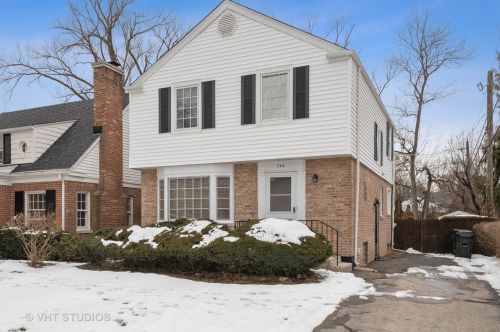 734 Beaver Rd, Glenview, IL 60025-3430