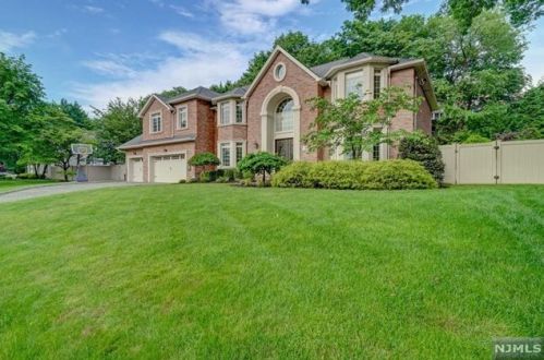 37 Macarthur Ave, Closter, NJ 07624-2911