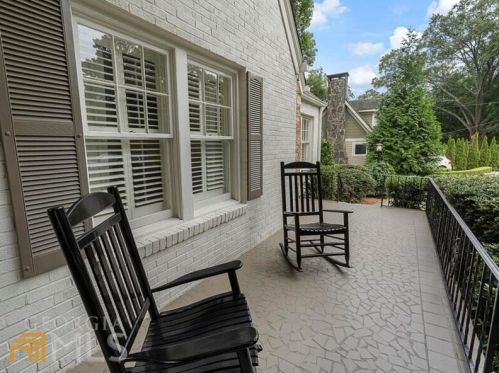 2859 Elliott Cir, Atlanta GA  30305-2726 exterior