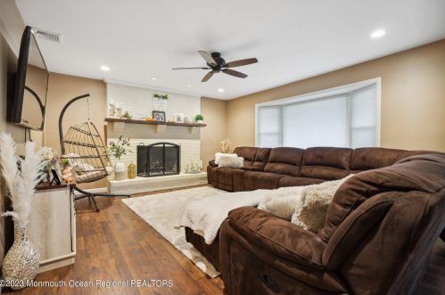 1581 Dee Rd, Lacey, NJ 08731-3409