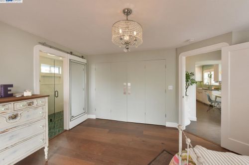 220 Stoakes Ave, San Leandro CA 94577-1734 exterior