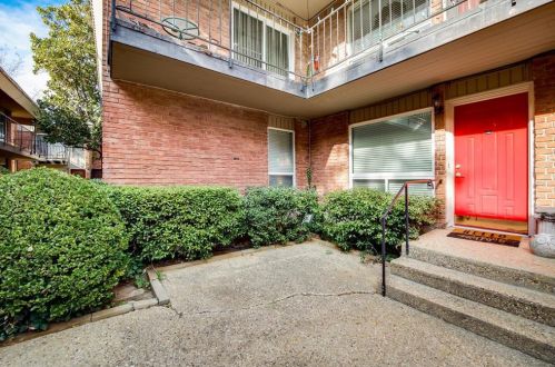 4340 Cedar Springs Rd, Dallas TX  75219-2606 exterior