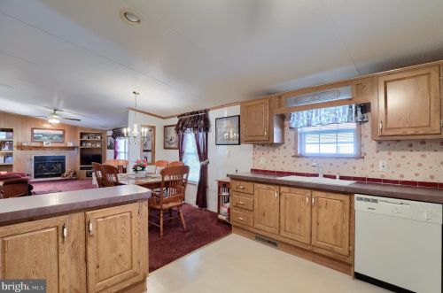 200 Cricklewood Ct, Lancaster PA  17603-2173 exterior