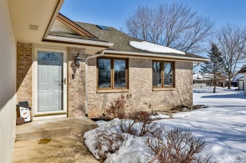 922 Darwin Dr, Rockford, IL 61115-7413