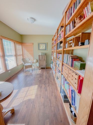 12219 Natchez Ave, Palos Heights, IL 60463-1727