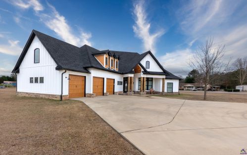 99 Bass Rd, Warner Robins, GA 31088-2611