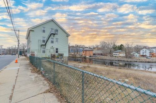 160 River St, Woonsocket, RI 02895-2917