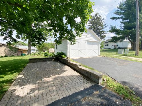 203 Jackson Ave, Pingree Grove IL  60140-7621 exterior