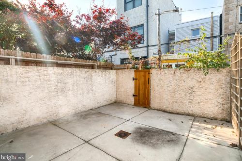 1828 12 St, Philadelphia PA 19147-4532 exterior