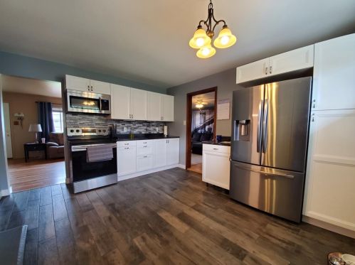 423 Saginaw Dr, Valpo IN 46385-8117 exterior