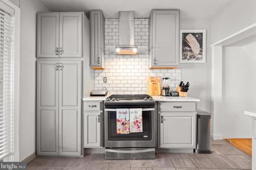 1325 Berks St, Philadelphia PA 19131-3215 exterior