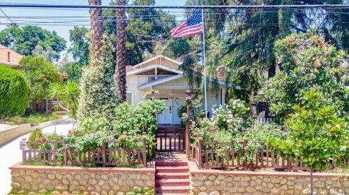 120 Center St, Redlands, CA 92373-5135