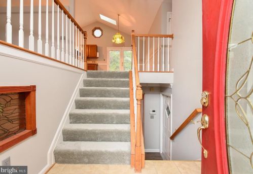 10205 Meadowview Dr, Fredericksburg, VA 22408-2634
