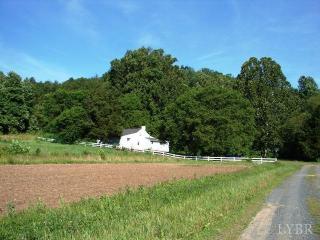 4470 Red Oak School Rd, Concord, VA 24538-2118