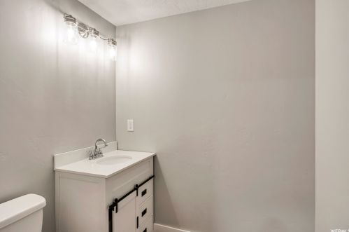 2712 Mt Jordan Rd, Sandy UT 84092-3380 exterior