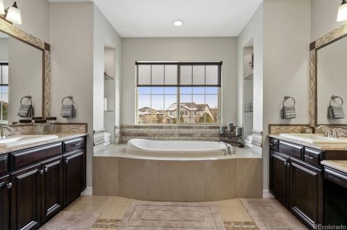 6374 Kewaunee Way, Aurora CO 80016-4310 exterior