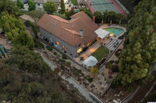 2520 Flintridge Dr, Glendale CA  91206-1033 exterior