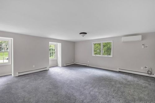8 Captains Watch, Huntington CT  06484-5914 exterior