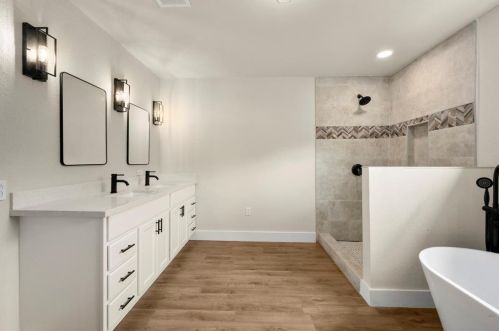 302 Brk Holw Dr, Conroe TX  77385-9107 exterior