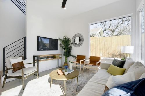 4907 Delores Ave, Austin TX  78721-2107 exterior