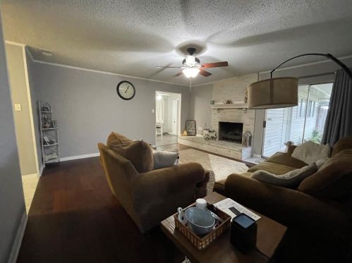 717 Kingsbridge Dr, Garland TX 75040-3515 exterior