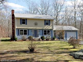 68 Hemlock St, Tiverton, RI 02878-3835