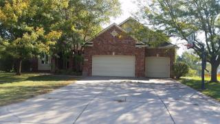 320 Angela Cir, Wichita, KS 67235-8431