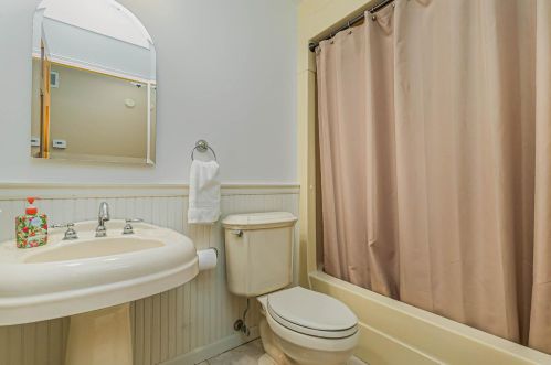 2071 61 Ave, Hobart IN 46342-6517 exterior