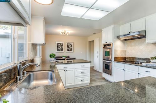 5209 Jomar Dr, Concord CA  94521-2341 exterior